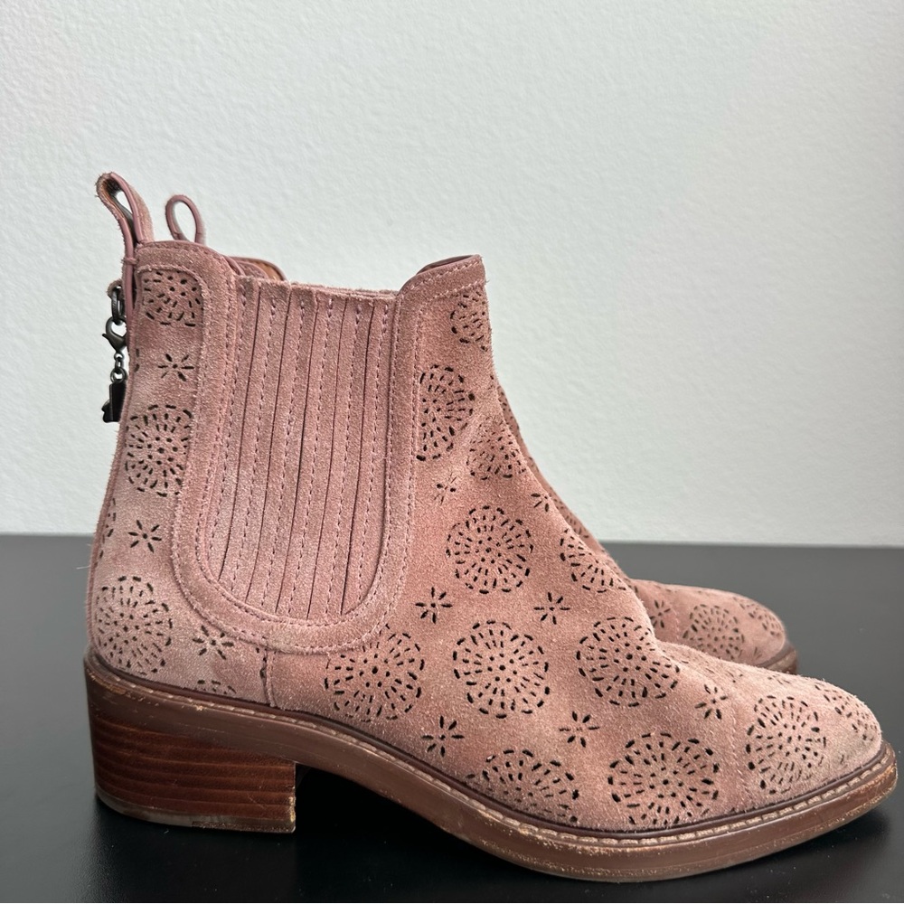 Coach Bowery Chelsea Boot with Cut Out Tea Rose Size: 7.5 - Picture 3 of 14